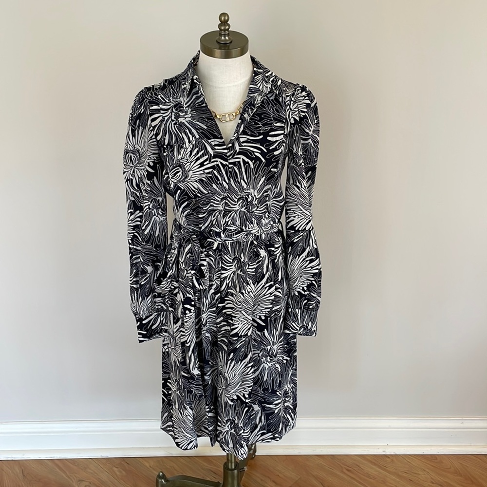 NEW!  - Diane Von Furstenberg navy and white Worsley print silk romp…